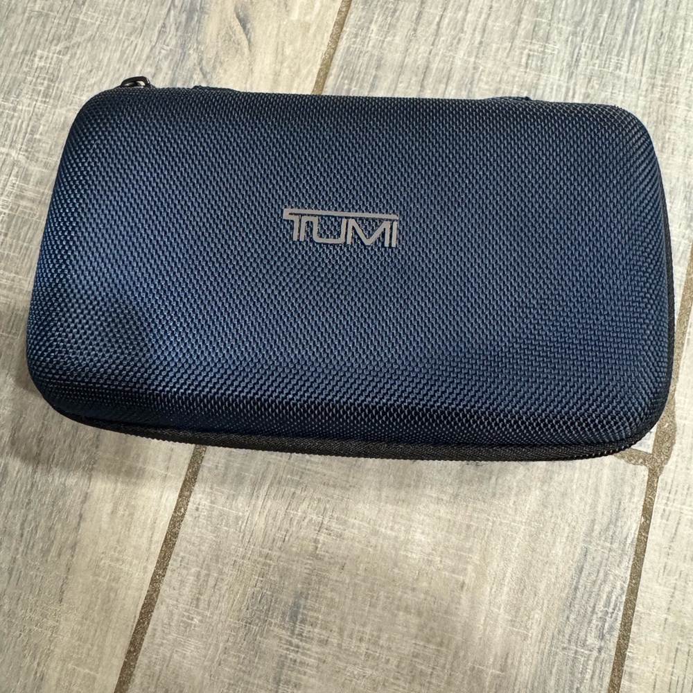 TUMI for Delta Hard Case Shell Toiletry Cosmetic Travel Kit Blue Case Only
